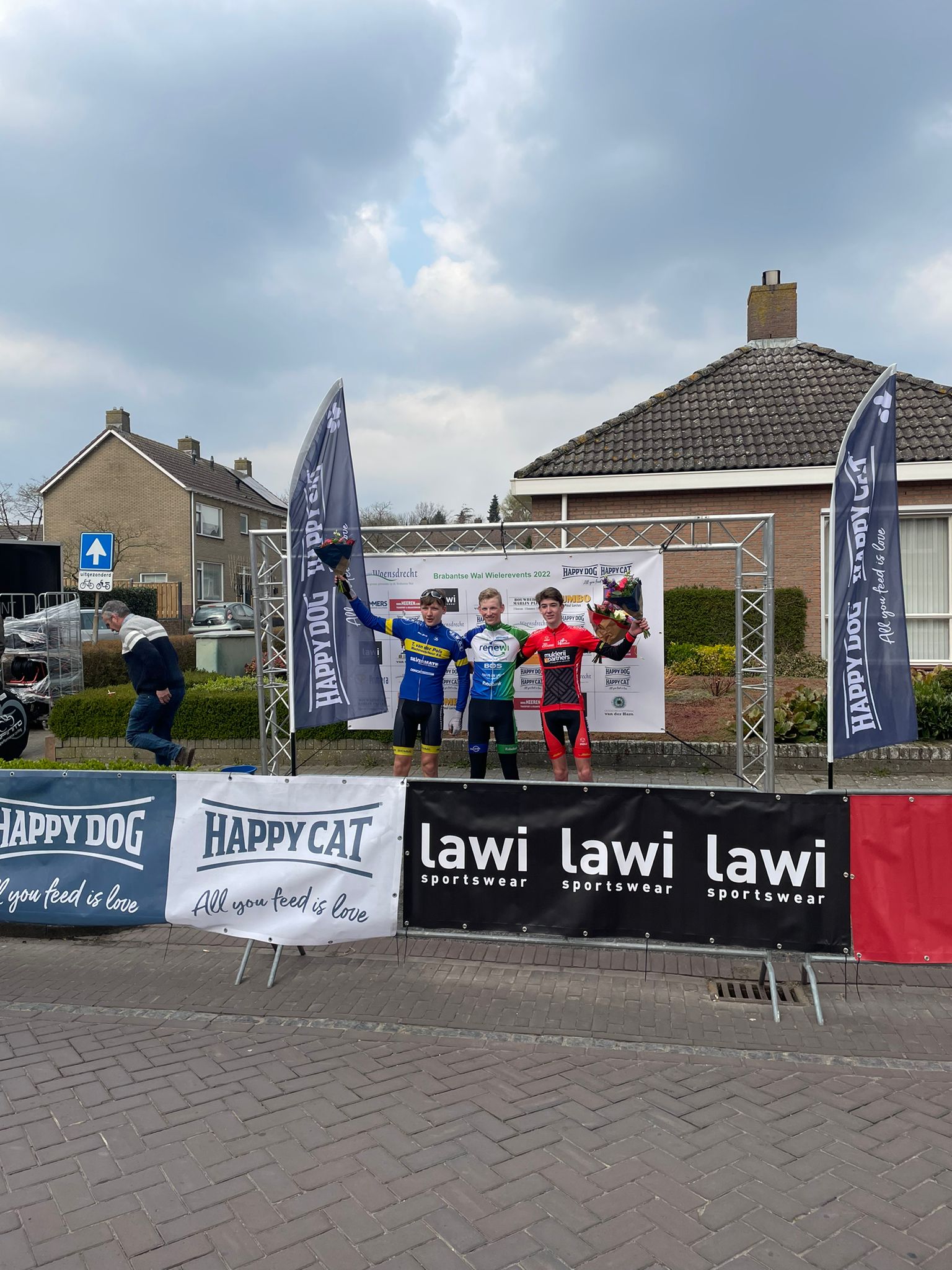 Nieuwelingen winnen in Woensdrecht